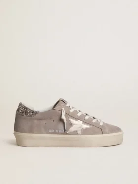 Damskie sneakersy Hi Star z beżowego zamszu z laminowaną skórzaną gwiazdą i brokatową wstawką na obcasie