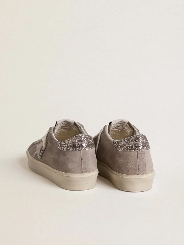Damskie sneakersy Hi Star z beżowego zamszu z laminowaną skórzaną gwiazdą i brokatową wstawką na obcasie