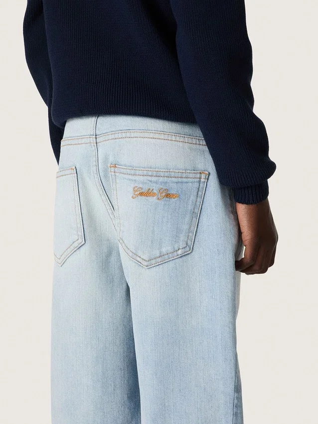 Dżinsy chłopięce Golden z jasnoniebieskiego denimu z haftowanym logo