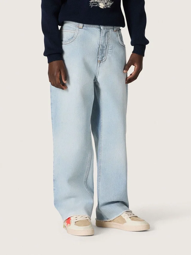 Dżinsy chłopięce Golden z jasnoniebieskiego denimu z haftowanym logo