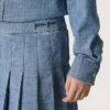 Dziewczynkowa plisowana minispódniczka Journey z jasnoniebieskiej bawełny typu chambray z haftowanym logo