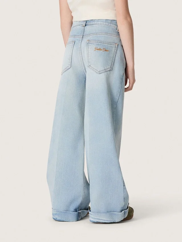 Dziewczynkowe dżinsy typu bootcut w kolorze jasnoniebieskim z haftowanym logo