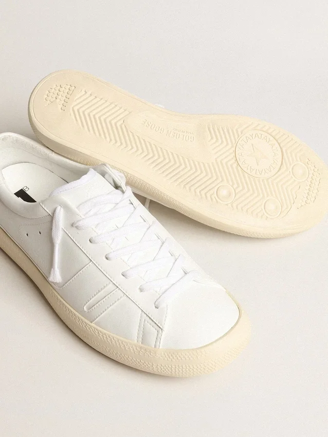 Ekologiczne sneakersy Yatay Model 1B z białą cholewką na bazie surowców biologicznych i białym logo Y