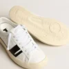 Ekologiczne sneakersy Yatay Model 1B z białą cholewką na bazie surowców biologicznych i czarnym Y