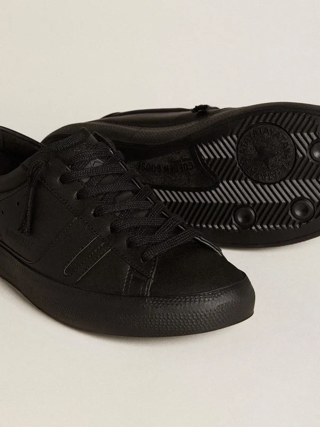 Ekologiczne sneakersy Yatay Model 1B z cholewką na bazie materiałów pochodzenia biologicznego i czarnym Y
