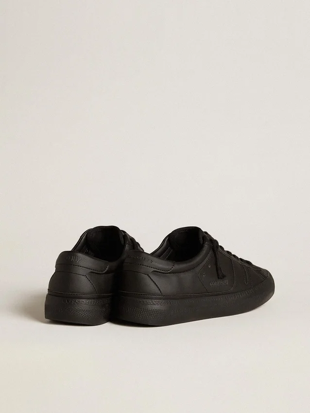 Ekologiczne sneakersy Yatay Model 1B z cholewką na bazie materiałów pochodzenia biologicznego i czarnym Y