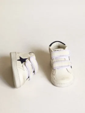 June Junior z nappy z ciemnoniebieską zamszową gwiazdką i zakładką na pięcie