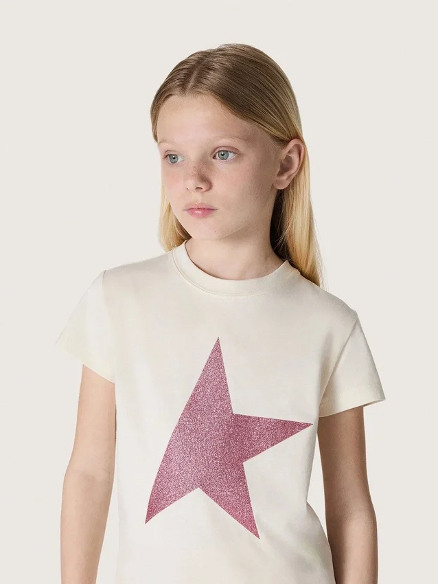 Koszula dla dziewczynki „Star” z białej bawełnianej dzianiny dżersejowej z różową gwiazdką z brokatu