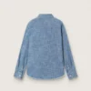 Koszulka unisex Journey z jasnoniebieskiej bawełny typu chambray z frędzlowym wykończeniem i haftowaną naszywką