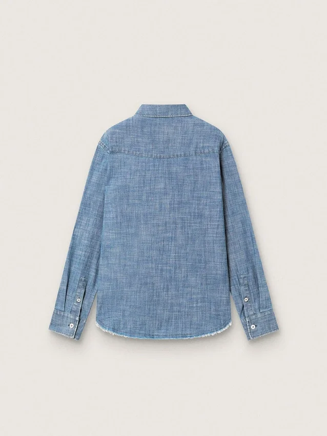 Koszulka unisex Journey z jasnoniebieskiej bawełny typu chambray z frędzlowym wykończeniem i haftowaną naszywką