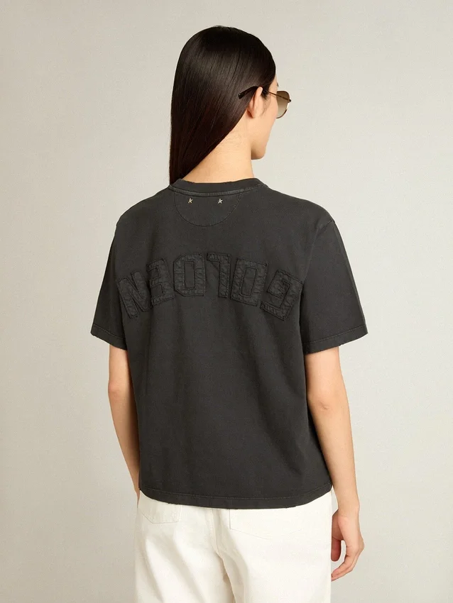 Koszulka w kolorze wypranej czerni z odwróconym logo na plecach – Jersey Capsule