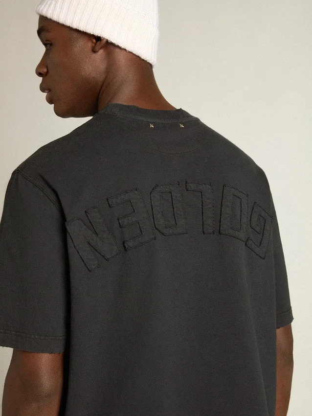 Koszulka w kolorze wypranej czerni z odwróconym logo na plecach – Jersey Capsule