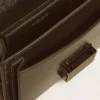 Mała torebka Venezia z czarnej metalicznej skóry z czarnymi detalami