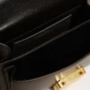 Mała torebka Venezia z czarnej skóry z wytłoczeniami i złotymi detalami