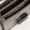 Mała torebka Venezia z metalicznej skóry w kolorze antracytowo-szarym z czarnymi detalami