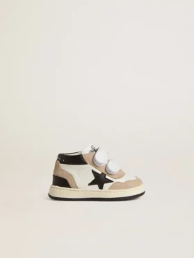 Model Junior June z nappy z zamszowymi wstawkami i czarną skórzaną gwiazdką