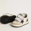 Model Junior June z nappy z zamszowymi wstawkami i czarną skórzaną gwiazdką
