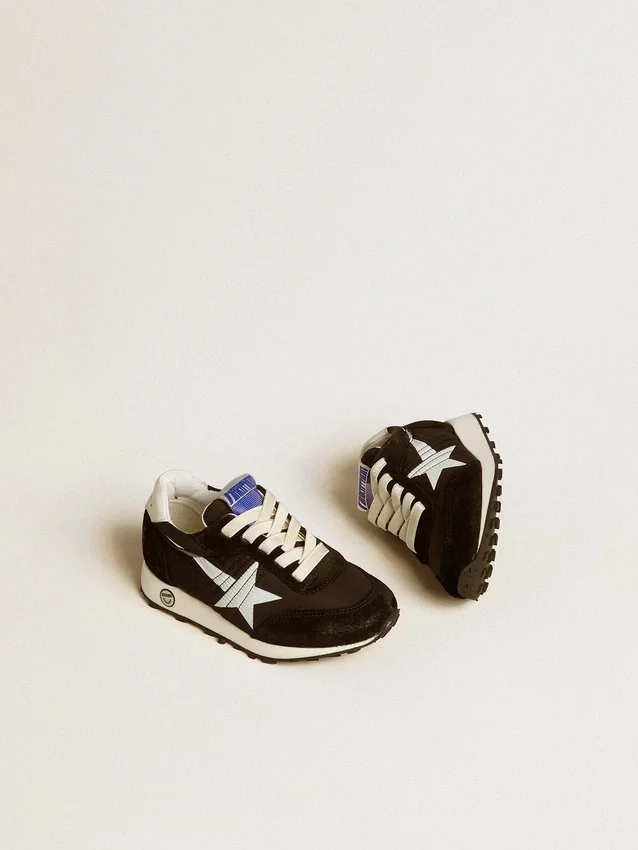 Młodzieżowe buty Marathon z czarnego nylonu z nadrukowaną gwiazdą i skórzaną wstawką na pięcie