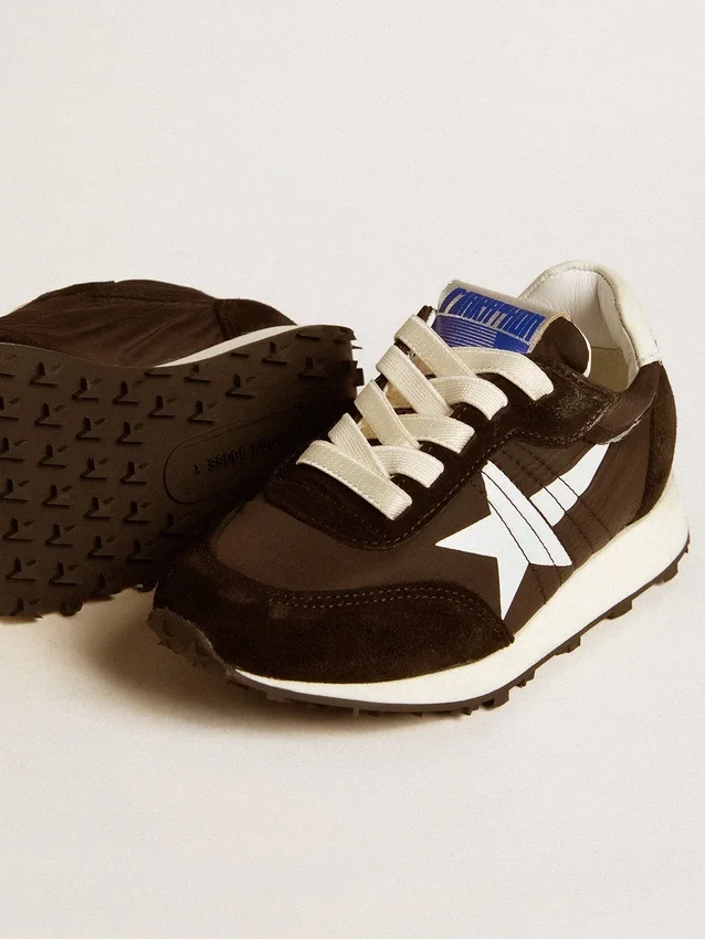 Młodzieżowe buty Marathon z czarnego nylonu z nadrukowaną gwiazdą i skórzaną wstawką na pięcie