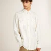 Męska koszula oversize w stylu „worn-white” z pionowymi paskami
