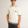 Męska koszulka polo z dzianiny w stylu „worn-white” z niebieskimi ściągaczami