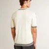 Męska koszulka polo z dzianiny w stylu „worn-white” z niebieskimi ściągaczami