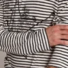 Męska koszulka w biało-niebieskie paski z haftem z przodu