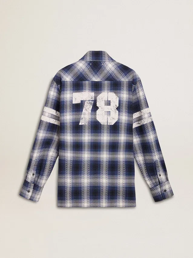 Męska niebieska koszula w trójwymiarową kratę z nadrukiem na plecach