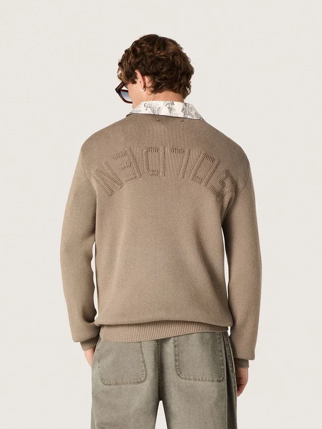 Męski sweter z jasnoszarej bawełny organicznej z haftowanym logo