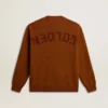 Męski sweter z okrągłym dekoltem i logo z tyłu