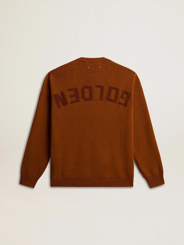 Męski sweter z okrągłym dekoltem i logo z tyłu