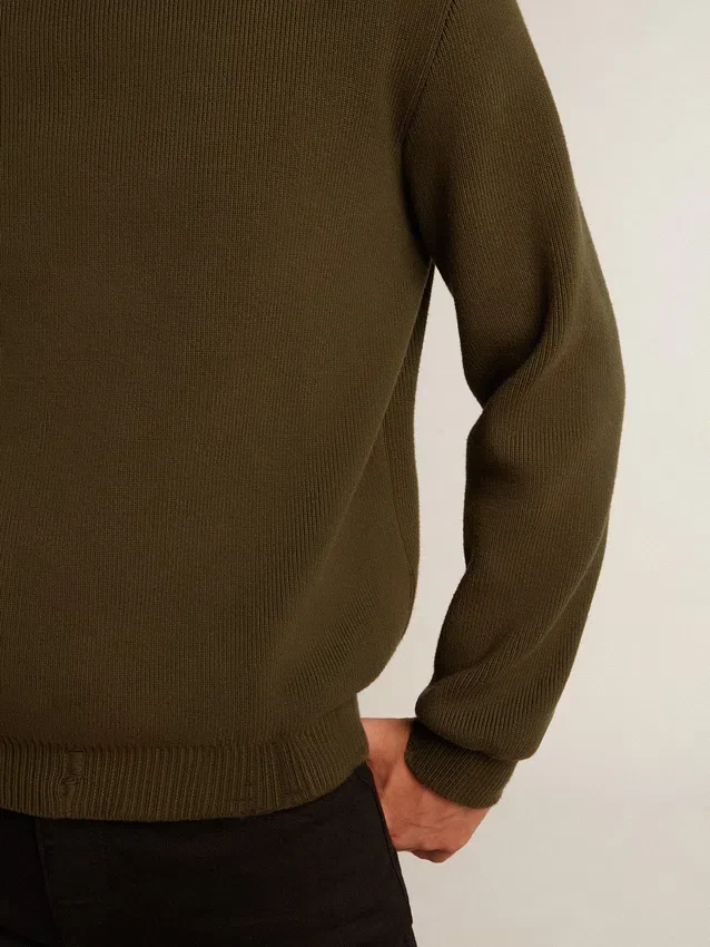 Męski sweter z okrągłym dekoltem z bawełny w kolorze wojskowej zieleni