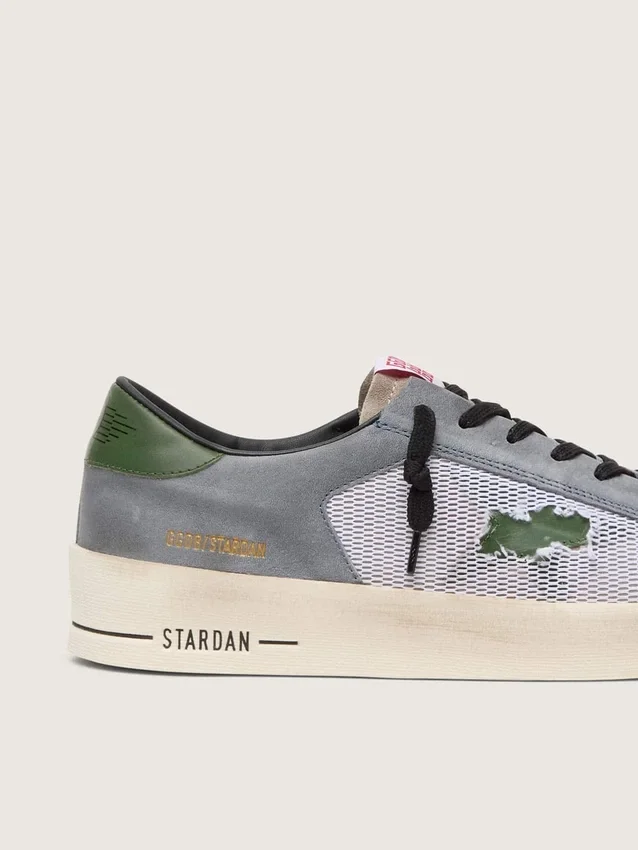 Męskie buty Stardan z zamszu w kolorze pudrowego błękitu z zieloną skórzaną gwiazdką i paskiem na pięcie