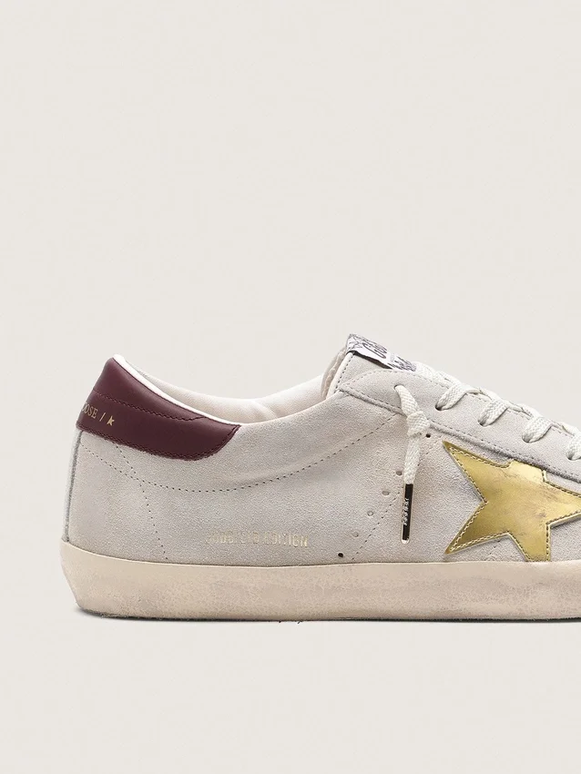 Damskie buty Super-Star CNY z zamszu w kolorze kości słoniowej z metaliczną skórzaną gwiazdą i skórzaną wstawką na pięcie