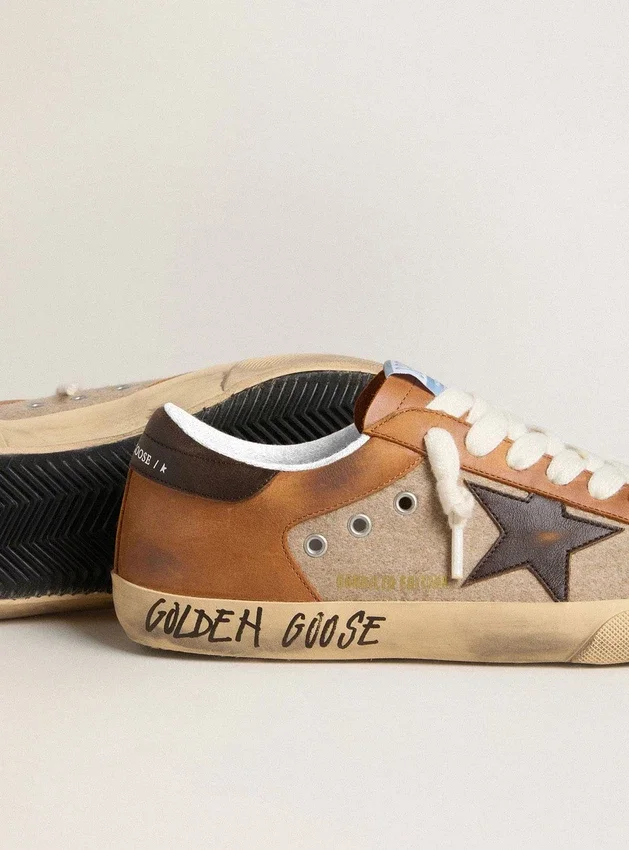 Męskie buty Super-Star LTD z beżowej wełny z brązową skórzaną gwiazdą i wstawkami w kolorze camelowym
