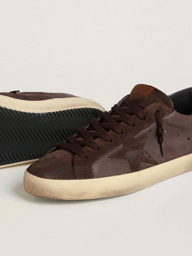 Męskie buty Super-Star LTD z brązowego nubuku z zamszową gwiazdą i fioletową skórzaną wstawką na pięcie