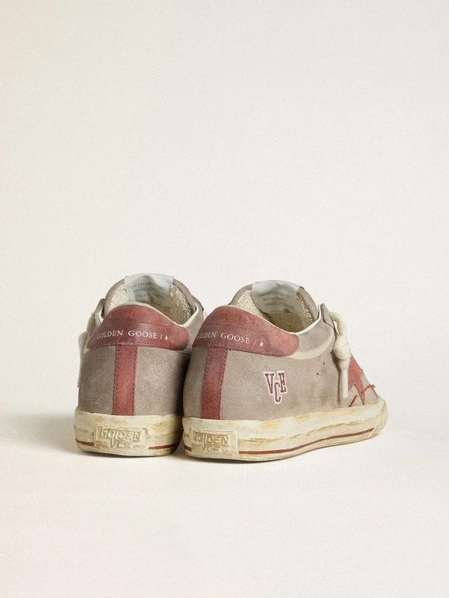 Męskie buty Super-Star LTD z szarego zamszu z czerwoną gwiazdą z woskowanego zamszu i naszywką na pięcie
