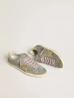 Męskie buty Super-Star z szarego zamszu ze złotą metaliczną skórzaną gwiazdą i wstawką na pięcie