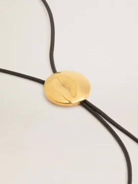 Naszyjnik typu bolo Jewelmates z czarnej skóry z detalami z metalu w kolorze antycznego złota