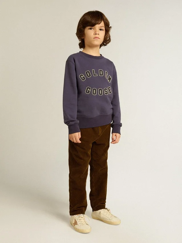 Niebiesko-fioletowa bluza z napisem „golden goose” z przodu