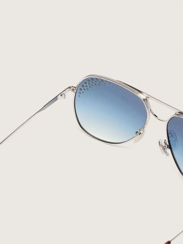 Okulary przeciwsłoneczne typu aviator marki Carter z niebieskimi soczewkami i kryształkami