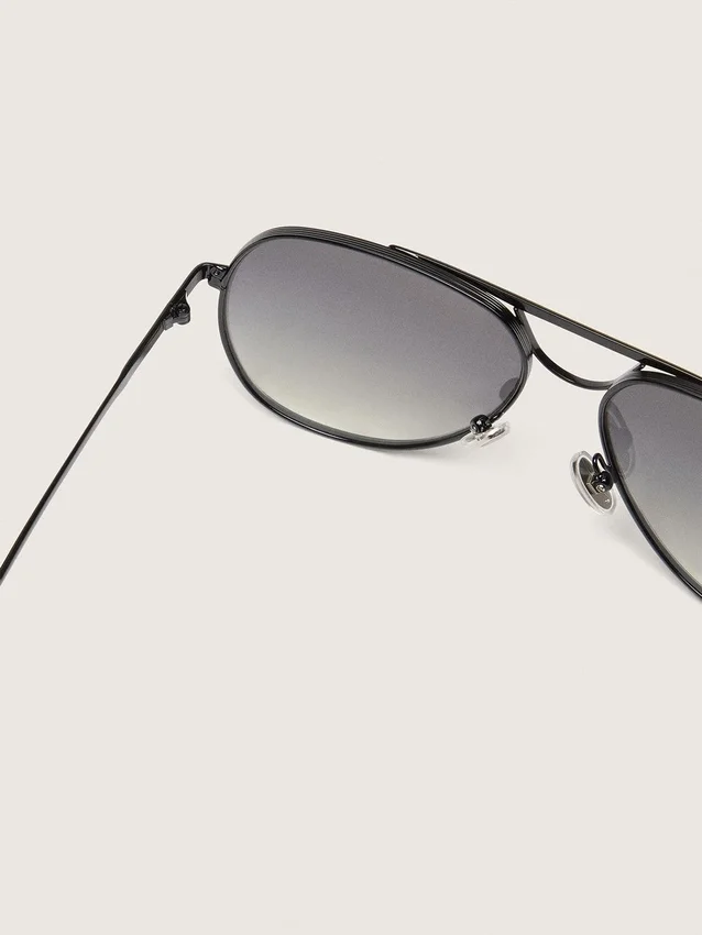 Okulary przeciwsłoneczne w stylu aviator z oprawką w metalicznym kolorze i szarymi soczewkami