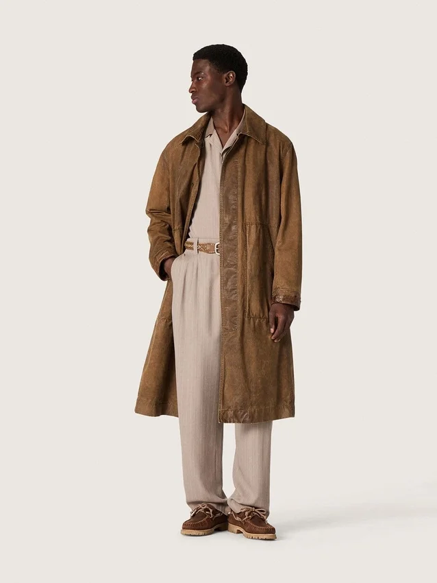 Płaszcz typu trench unisex z brązowego, woskowanego twillu z skórzanymi detalami