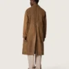 Płaszcz typu trench unisex z brązowego, woskowanego twillu z skórzanymi detalami
