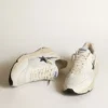 Running Sole z białej skóry i siateczki z niebieską gwiazdą z laminowanej skóry
