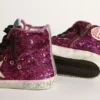 Sneakersy Francy z cekinami i ręcznie pisanym napisem na podeszwie zewnętrznej