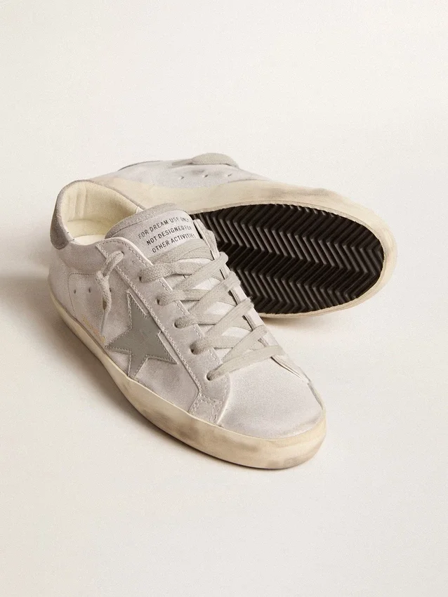 Sneakersy Super-Star z szaro-białej skóry z efektem brokatu i skórzaną gwiazdką