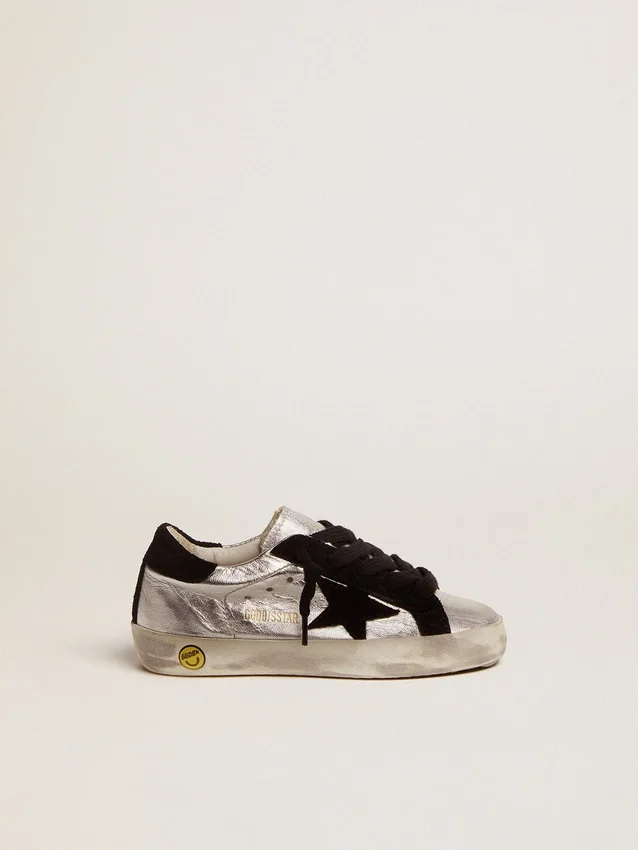 Sneakersy Super-Star ze srebrnej skóry z zamszowymi wstawkami