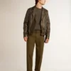 Spodnie chino w kolorze wojskowej zieleni z kolekcji Golden Collection
