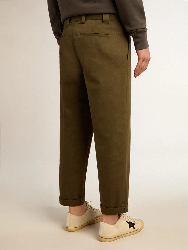 Spodnie chino w kolorze wojskowej zieleni z kolekcji Golden Collection
